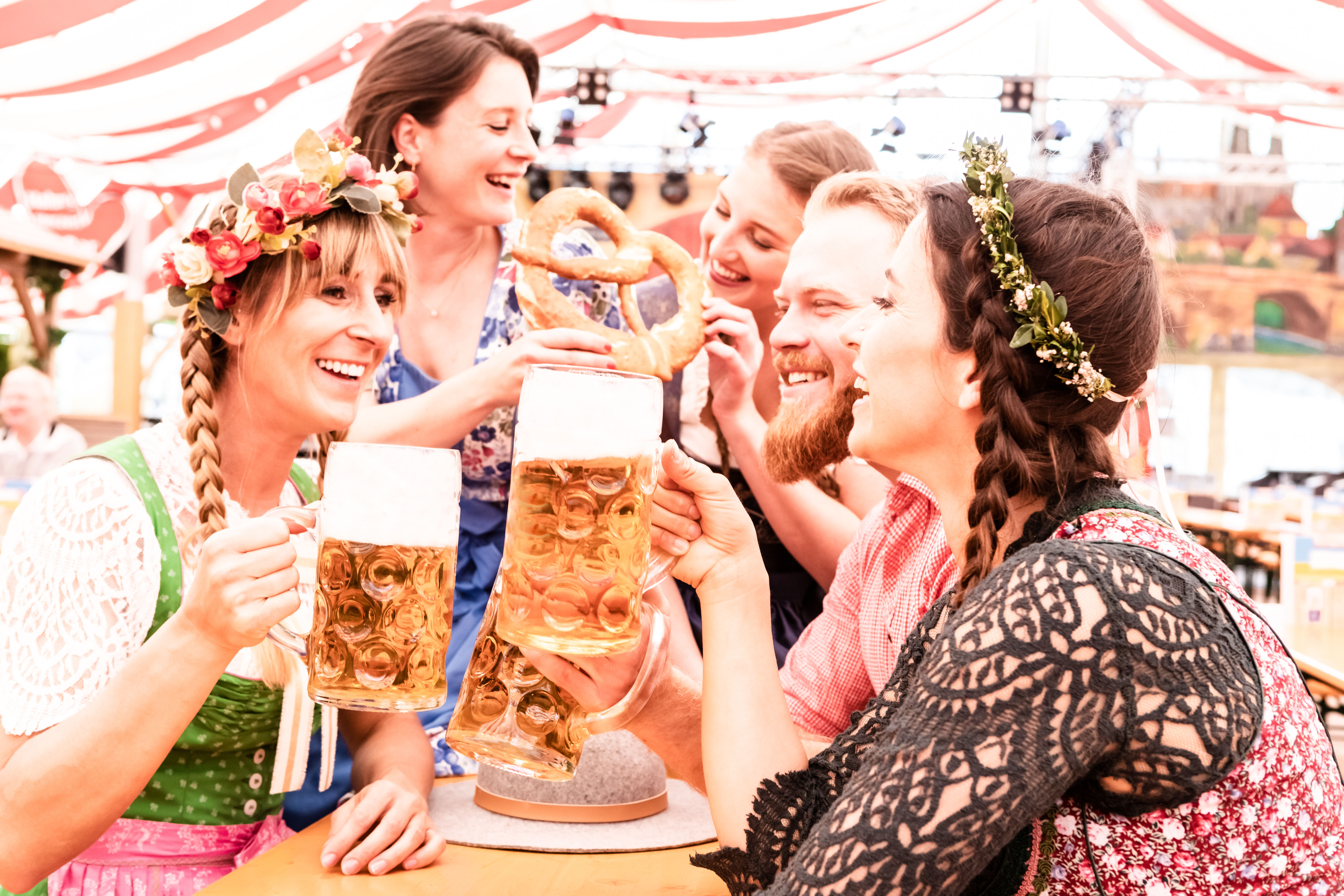 O' zapft is - proWIN nomis tanzt auf dem Oktoberfest 2024